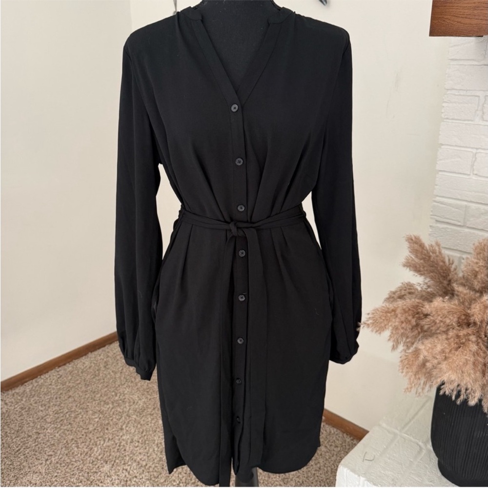 LIKE NEW - Black Button-Front Tie-Waist Dress